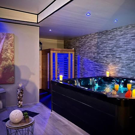 Logement Privatif Avec Jacuzzi Apartment Bergues Luaran gambar