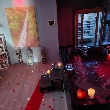 Logement Privatif Avec Jacuzzi Apartment Bergues Luaran gambar