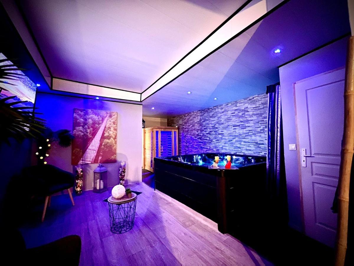 Logement Privatif Avec Jacuzzi Apartment Bergues Luaran gambar