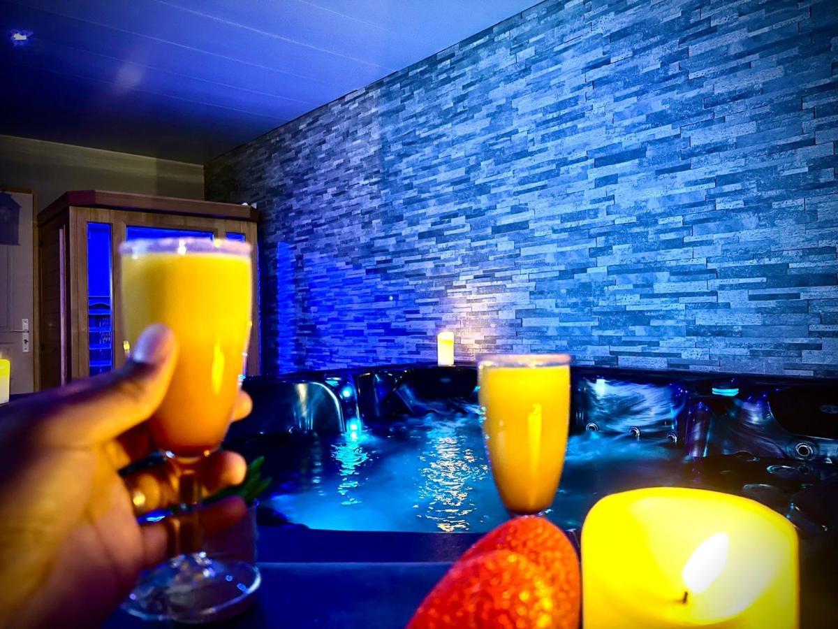 Logement Privatif Avec Jacuzzi Apartment Bergues Luaran gambar