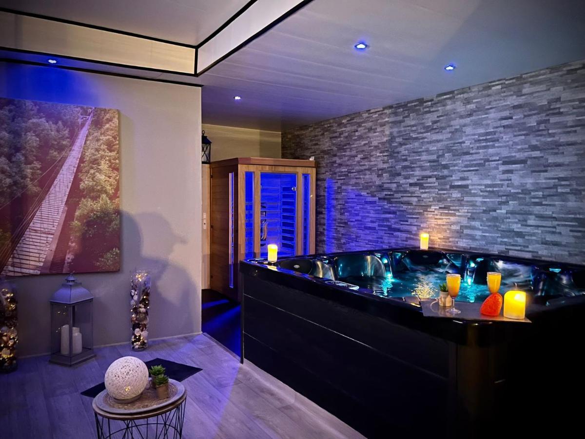 Logement Privatif Avec Jacuzzi Apartment Bergues Luaran gambar